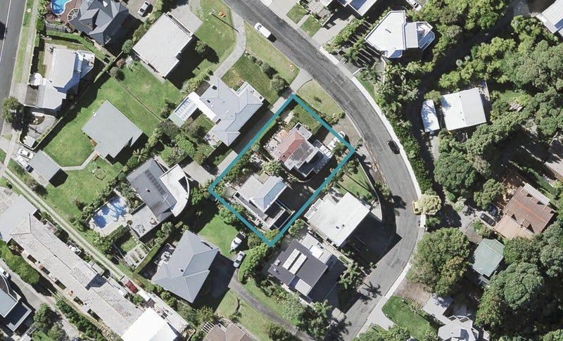 2/20 Eastcliffe Road, Castor Bay, Auckland - Carousel 1