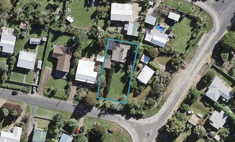 28 Manuka Road, Oneroa, Waiheke Island - Carousel 1