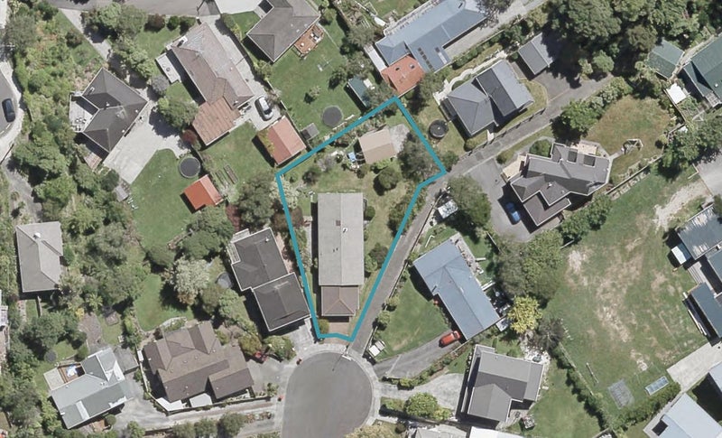 12 Clinker Grove, Silverstream, Upper Hutt - Carousel 1
