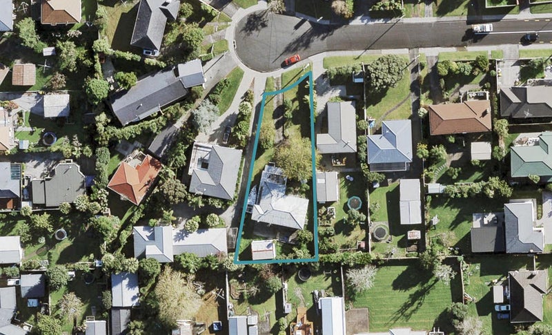 8 Mayburn Road, Te Atatū Peninsula, Auckland - Carousel 1