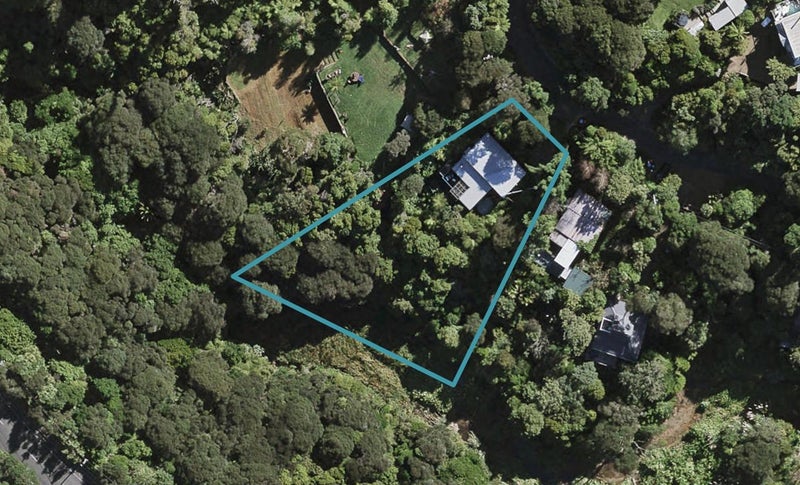 9 Hekerua Road, Oneroa, Waiheke Island - Carousel 1