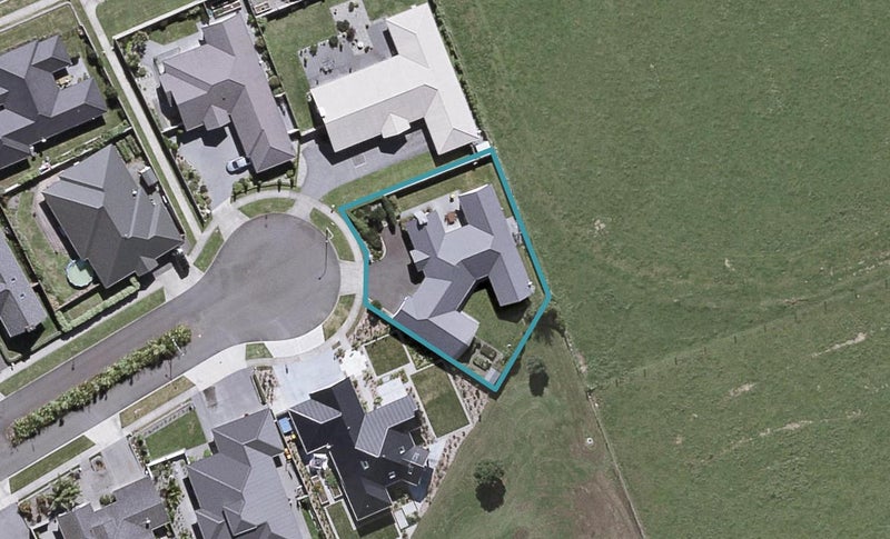 15 St Andrews Parkway, Waiwhakaiho, New Plymouth - Carousel 1