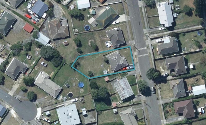 12 D'Urville Street, Cannons Creek, Porirua - Carousel 1