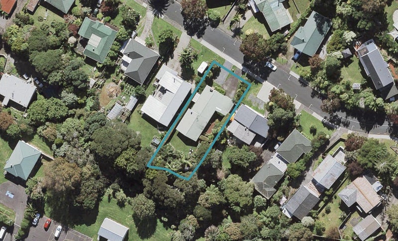 17 Takapu Street, Henderson, Auckland - Carousel 1