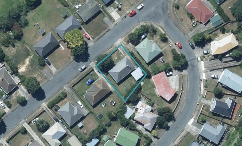 64 Arahura Crescent, Waitangirua, Porirua - Carousel 1