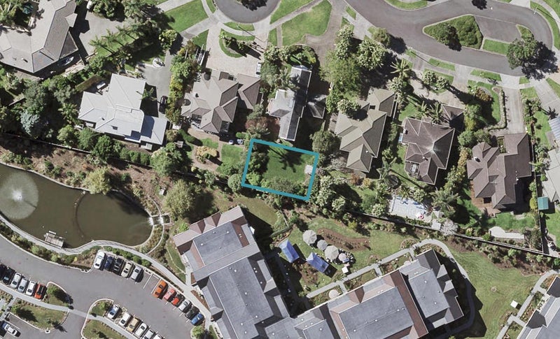33C Artesia Close, Shamrock Park, Auckland - Carousel 1