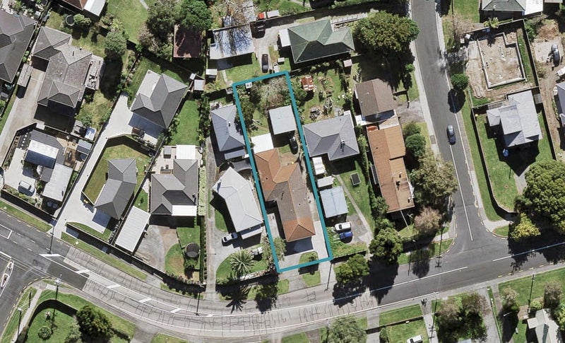 39 Taikata Road, Te Atatu Peninsula, Auckland - Carousel 1