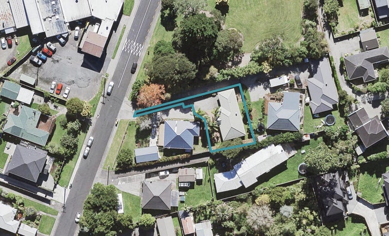6B Vardon Road, Green Bay, Auckland - Carousel 1
