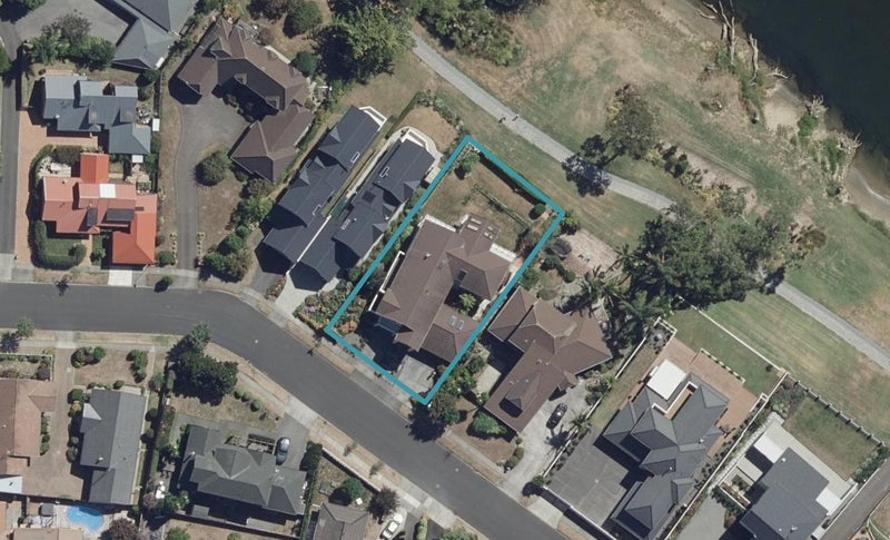 13 Arcus Street, St Andrews, Hamilton - Carousel 1