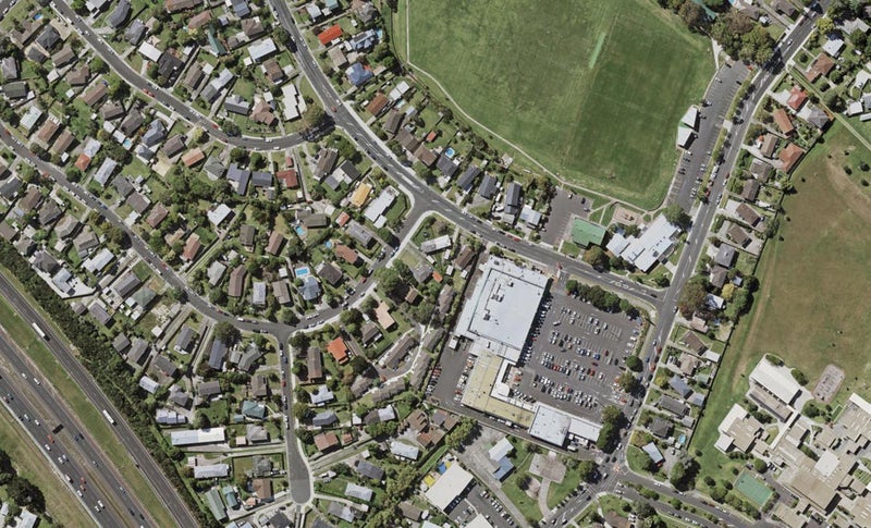 2B Cockayne Crescent, Sunnynook, Auckland - Carousel 1