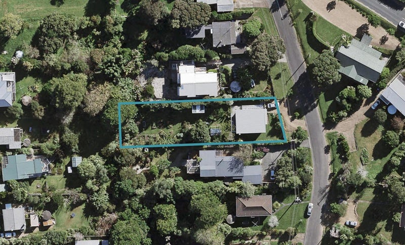 7 Puriri Road, Oneroa, Waiheke Island - Carousel 1