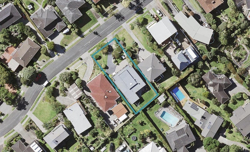 14 Copperfield Terrace, Mellons Bay, Auckland - Carousel 1