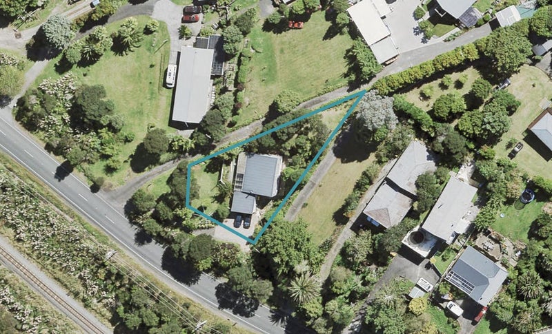 69 Waitakere Road, Waitakere, Auckland - Carousel 1