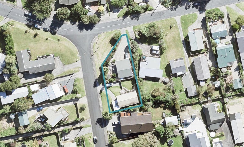 11 Holiday Road, Stanmore Bay, Whangaparaoa - Carousel 1