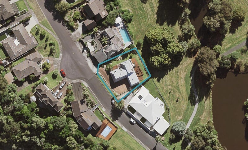 20 Tarahanga Street, Northcote, Auckland - Carousel 1