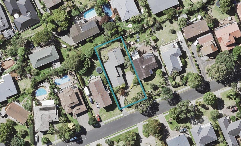 35 Mayfair Crescent, Mairangi Bay, Auckland - Carousel 1