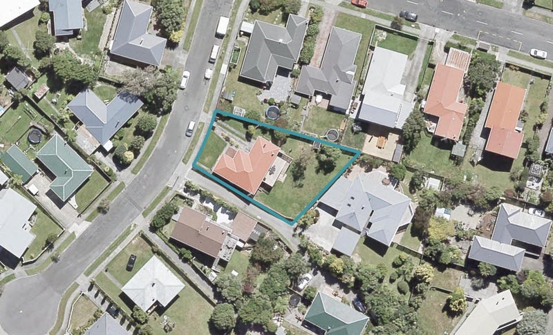 2 Cherry Blossom Grove, Maungaraki, Lower Hutt - Carousel 1