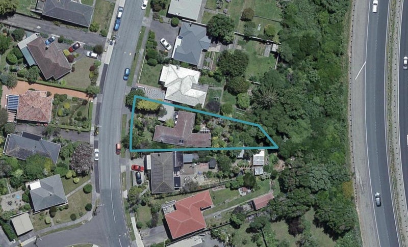 75 Taylor Terrace, Tawa, Wellington - Carousel 1