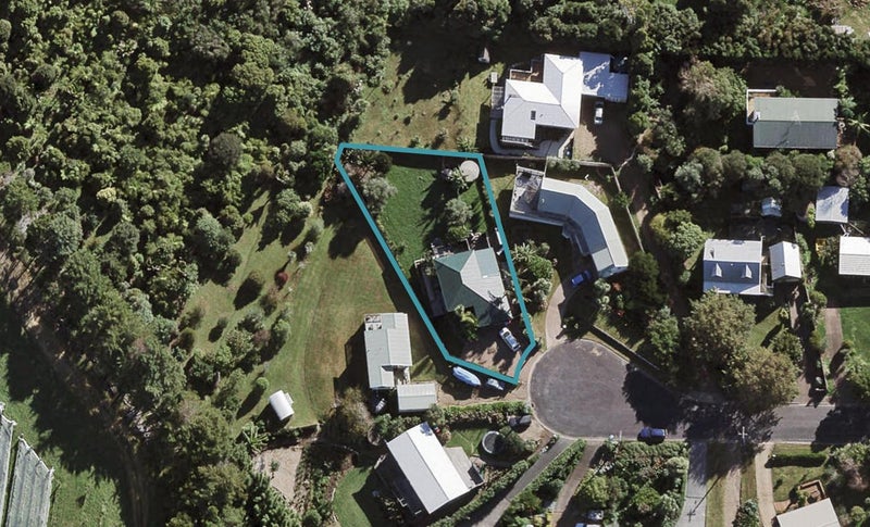 12 Hartley Avenue, Onetangi, Waiheke Island - Carousel 1