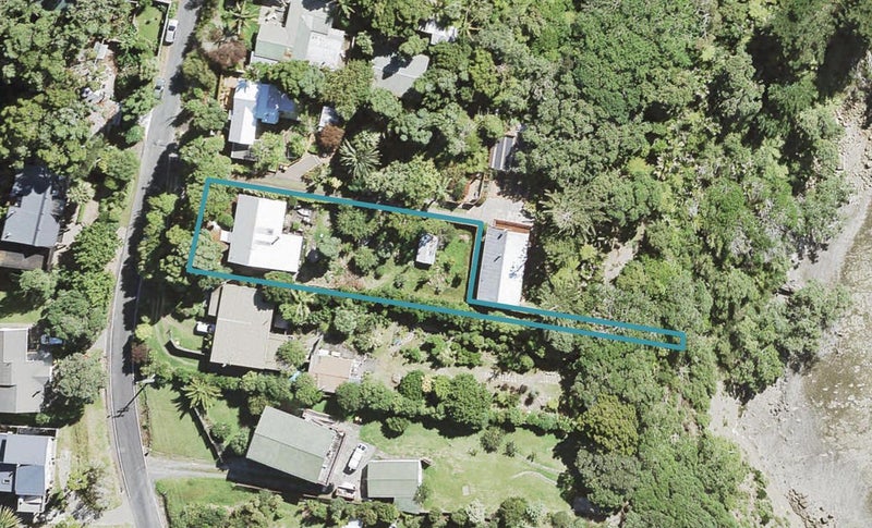 82 Kauri Point Road, Laingholm, Auckland - Carousel 1