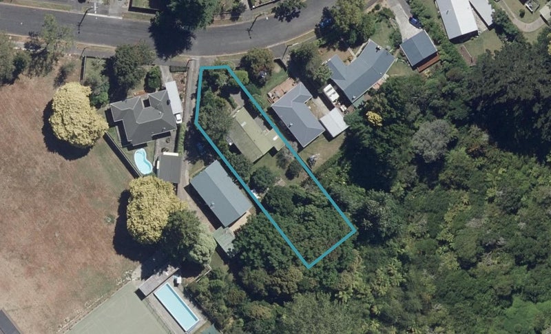 24 Barrie Crescent, Silverdale, Hamilton - Carousel 1