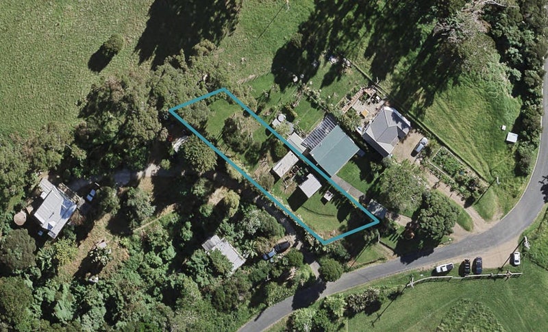 11 Wilma Road, Ostend, Waiheke Island - Carousel 1