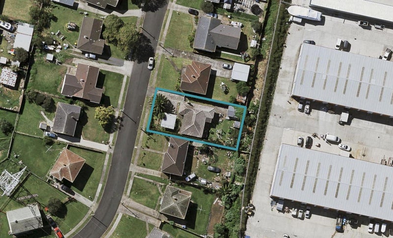 39 Featherston Crescent, Otara, Auckland - Carousel 1