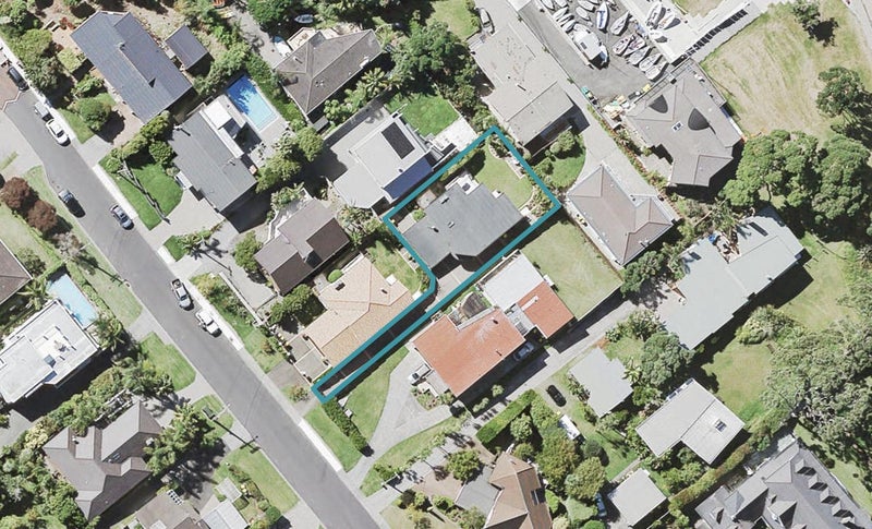 31A Bournemouth Terrace, Murrays Bay, Auckland - Carousel 1