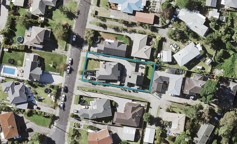 2/10 Bledisloe Street, Howick, Auckland - Carousel 1