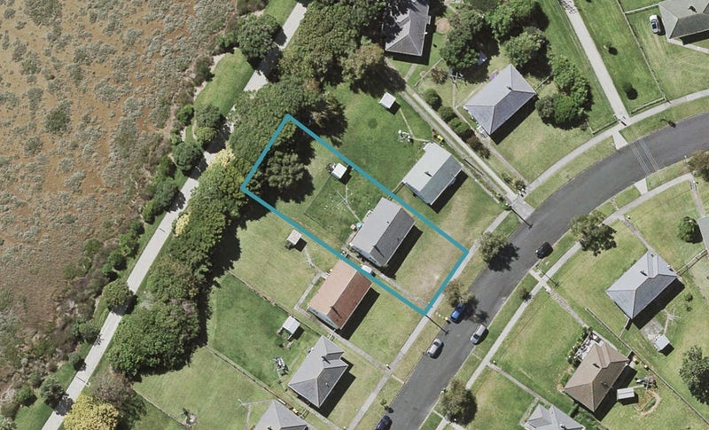 19 Hillary Crescent, Belmont, Auckland - Carousel 1