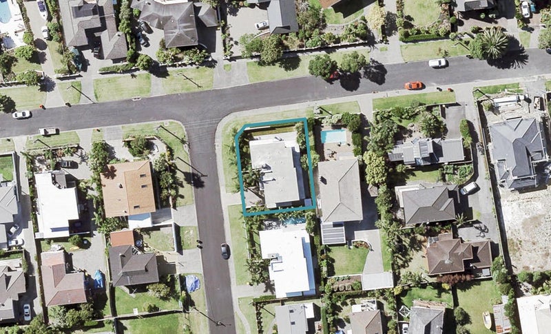 2 MIRWILL RD, Rothesay Bay, Auckland - Carousel 1