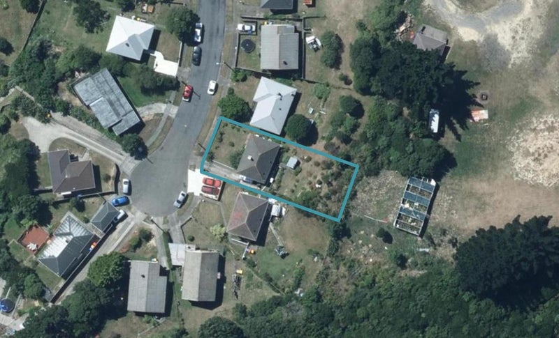 27 Northumberland Street, Cannons Creek, Porirua - Carousel 1