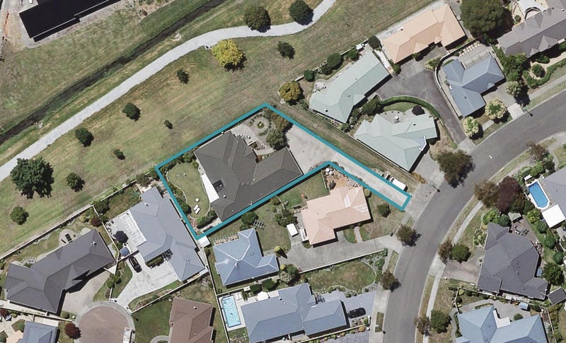 44 Kensington Drive, Taradale, Napier - Carousel 1