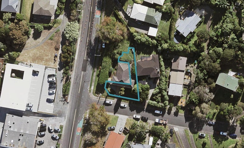 2A Kororo Street, Northcote, Auckland - Carousel 1