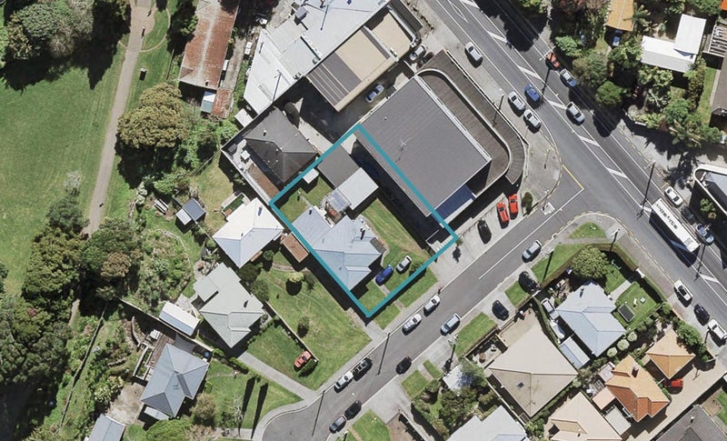 1B Roskill Way, Three Kings, Auckland - Carousel 1