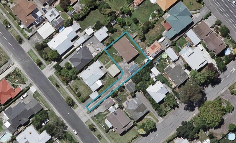 703 Avenue Road West, Saint Leonards, Hastings - Carousel 1