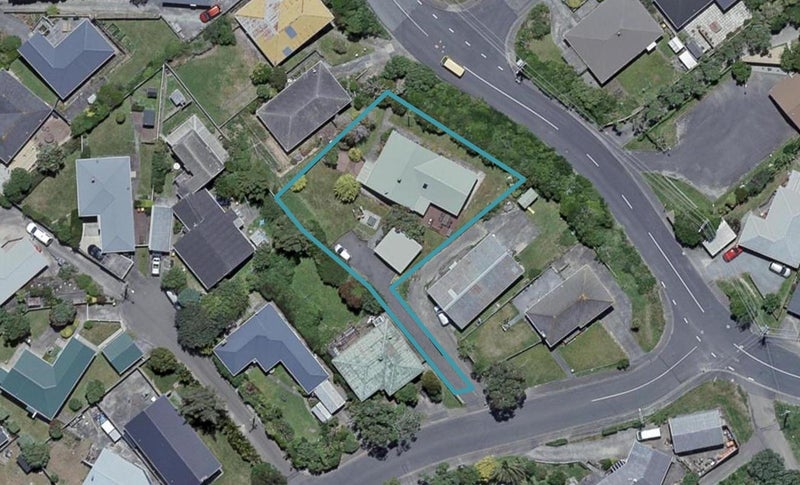 86 Glanmire Road, Newlands, Wellington - Carousel 1