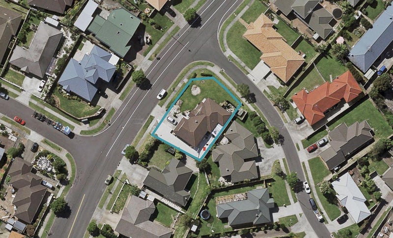 9 Donegal Park Drive, Flat Bush, Auckland - Carousel 1