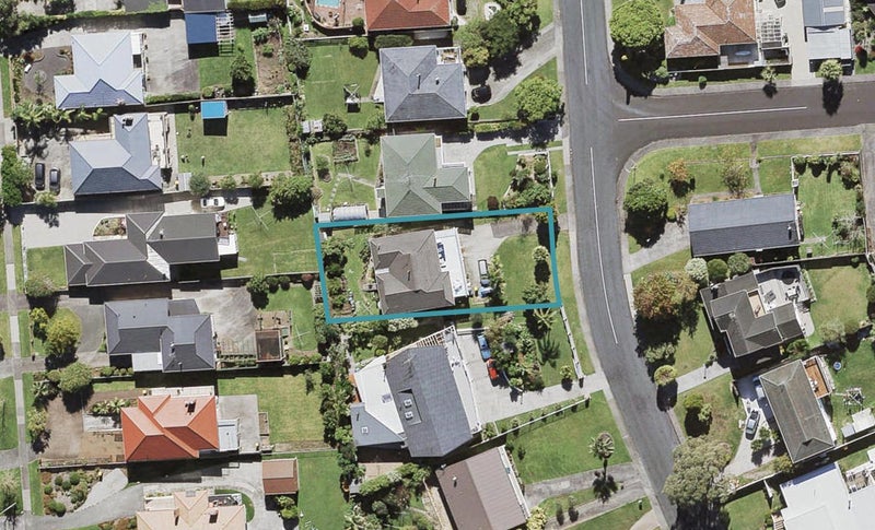 38 Manhattan Heights, Glendene, Auckland - Carousel 1