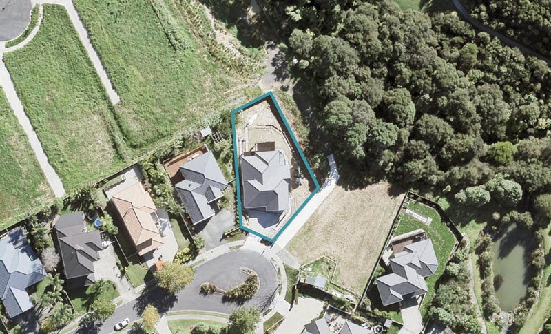 18 Meharg Place, Fairview Heights, Auckland - Carousel 1
