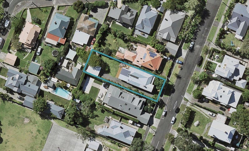 29 Russell Street, Stanley Point, Auckland - Carousel 1