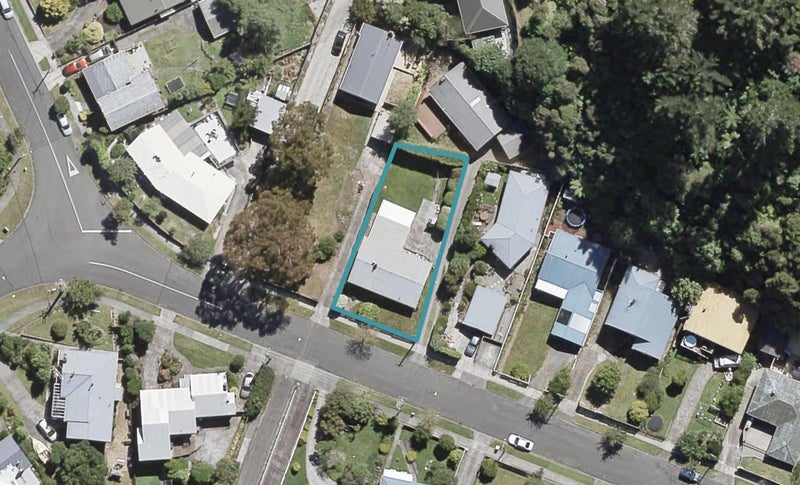 11 James Grove, Stokes Valley, Lower Hutt - Carousel 1