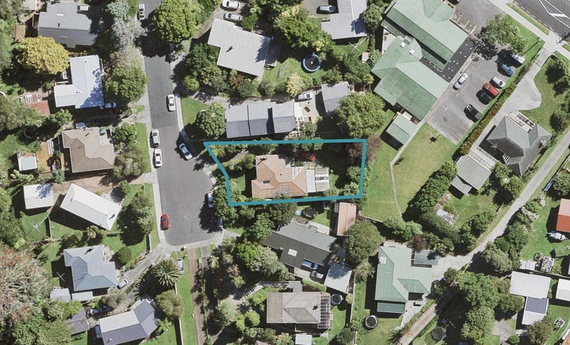 10 Willowbrook Place, Titirangi, Auckland - Carousel 1