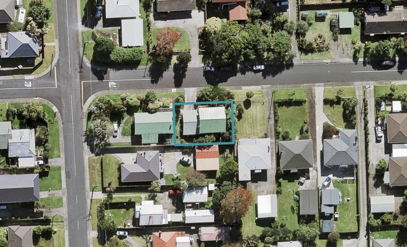 1A Rewarewa Road, Te Atatu Peninsula, Auckland - Carousel 1