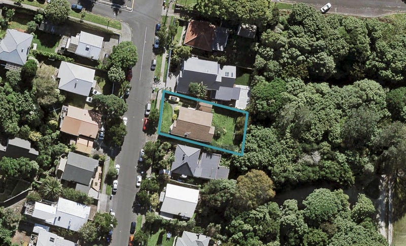 45 Aroha Avenue, Sandringham, Auckland - Carousel 1
