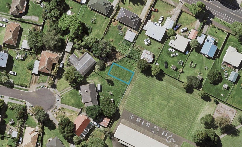 15 Parata Street, Point England, Auckland - Carousel 1