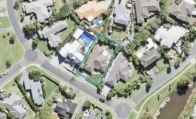 4 Commodore Court, Gulf Harbour, Whangaparaoa - Carousel 1