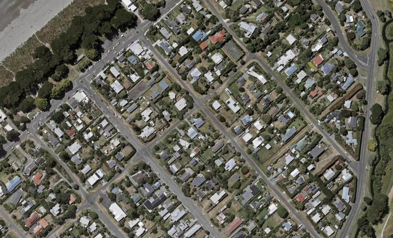 12 Ngapaki Street, Waikanae Beach, Waikanae - Carousel 1