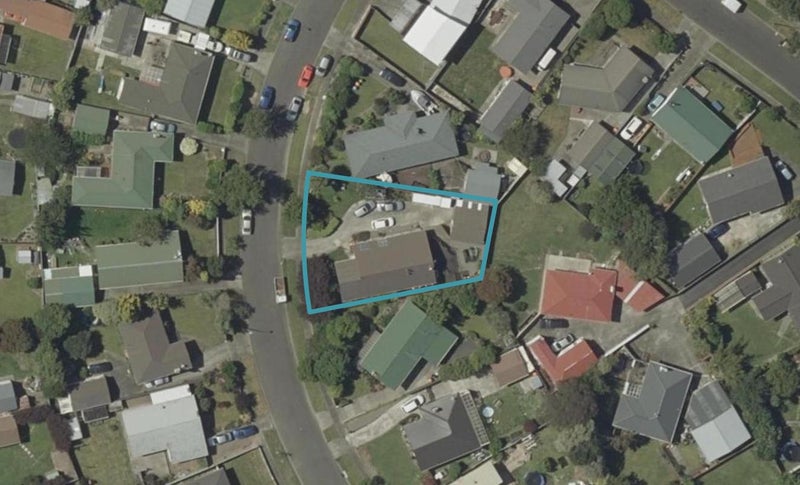 5 Mokau Place, Terrace End, Palmerston North - Carousel 1