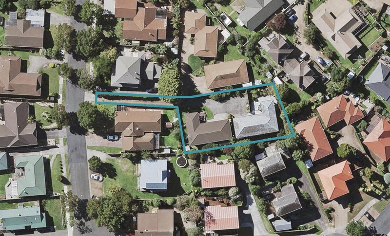 2/16 Parramatta Place, Botany Downs, Auckland - Carousel 1